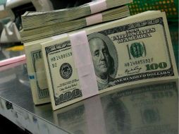 El dólar se adquiere en un mínimo de 11.24 pesos en bancos del DF. ARCHIVO  /