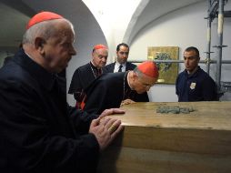 Como parte de los preparativos para la ceremonia de beatificación de Juan Pablo II hoy fueron exhumados sus restos. EFE  /