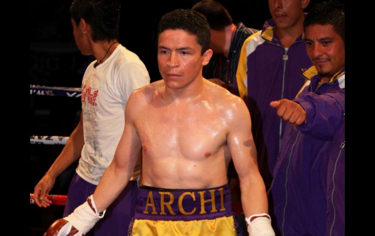 El boxeador tapatío intenta recupera el título que perdió en marzo de 2009 ante Brian Viloria. MEXSPORT  /