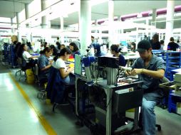 La gran cantidad de trabajadores calificados  es una de las razones por las que las alzas salariales son 'moderadas'.  ARCHIVO  /