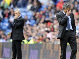 Javier Aguirre (al fondo) técnico del Zaragoza y José Mourihno, del Real Madrid. AP  /