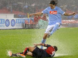 El uruguayo Edinson Cavani en el encuentro de Nápoles contra Gènova. AP  /