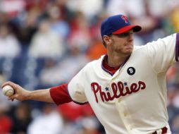 Roy Halladay lanza en el encuentro contra los Mets de Nueva York. AP  /