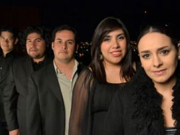 Tenores y sopranos, vestidos de manera informal irrumpieron en el lugar. ESPECIAL  /