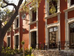 La fachada del hotel Rosewood muestra la arquitectura y colores que se aprecian en todo San Miguel Allende. ESPECIAL  /
