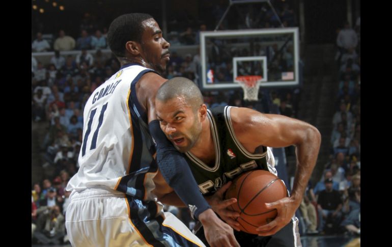 Tony Parker (der.) de los Grizzlies de Memphis, que disputará la final de la NBA. REUTERS  /
