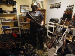 Una denuncia anónima permite a la Policía Federal decomisar gran armamento. AP  /