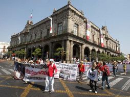 Algunos miembros de la manifestación estaban ataviados con pancartas, mantas y algunos cubriendo su identidad con máscaras. A. CAMACHO  /