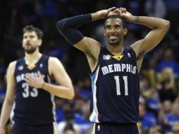 Mike Conley sonríe al ver el marcador en el minuto final del encuentro contra Thunder. AP  /