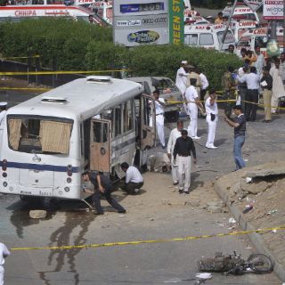 Talibán usó a niño para ataque suicida en Afganistán: Karzai