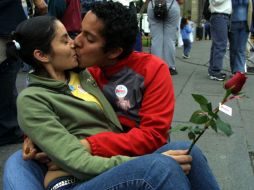 El amor provoca que una pasión amorosa descontrole nuestras vidas y expliquen los signos del enamoramiento. ARCHIVO  /