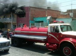 Bomberos municipales acudieron a sofocar el fuego que se registró en una habitación. O. RUVALCABA  /