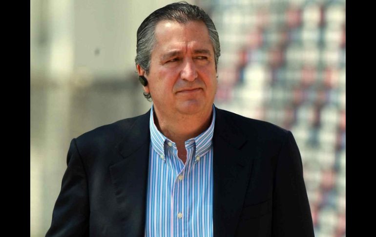 El dueño del Club Guadalajara, Jorge Vergara, durante una sesión de entrenamiento. MEXSPORT  /