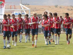 Jugadores de Chivas asistieron hoy a la inauguración de un centro comunitario en Tlaquepaque. S. NÚÑEZ  /