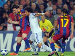 Messi defiende el balón ante la marca de Marcelo. AFP  /