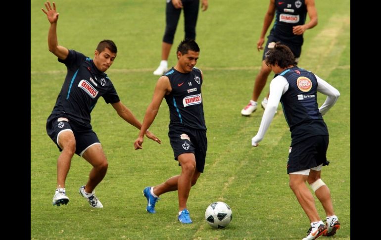 El mediocampista de Rayados de Monterrey, Osvaldo Martínez, durante una sesión de entrenamiento. MEXSPORT  /