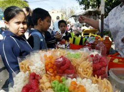 Las medidas en el control de los alimentos chatarra buscan abatir la obesidad infantil. ARCHIVO  /