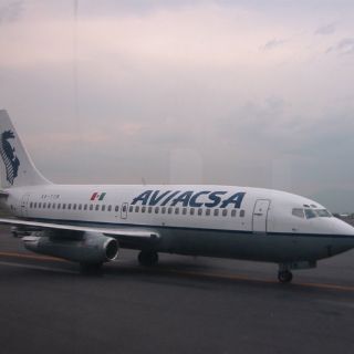 Sigue sin volar Aviacsa; sus pasajeros viajan por Interjet