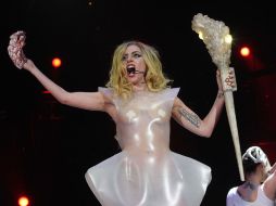 La cantante hizo un despliegue coreográfico y lució su extravagante vestuario. A. CAMACHO  /