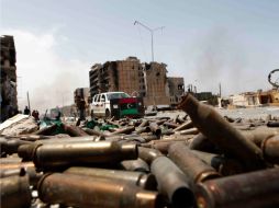 Ataques de la OTAN y Gadhafi siguen cayendo sobre Libia. AP  /