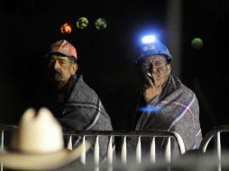 Las labores de rescate de los mineros se prolongaron durante gran parte de la noche. REUTERS  /