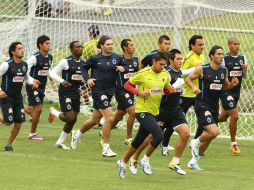 Los jugadores del Monterrey en una sesión de entrenamientos rumbo a su primer choque ante Pumas. MEXSPORT  /