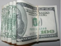 El dólar sigue al alza en los bancos capitalinos. ARCHIVO  /