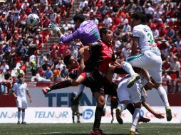 Los jugadores de Tijuana y León durante el partido de ida de la semifinal de la Liga de Ascenso. MEXSPORT  /