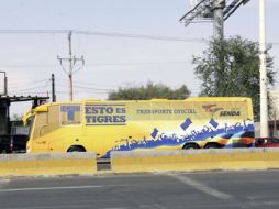 Los jugadores de Tigres rumbo al Omnilife. E.BARRERA  /