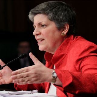 McCain y Napolitano contrastan por tema de seguridad fronteriza