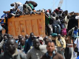 Migrantes llegan a Misrata, para abandonar Libia en un barco de la Organización Internacional para Migraciones. AFP  /
