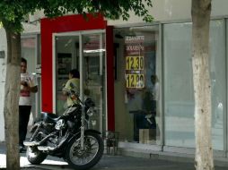 Los bancos deberán contar con seguridad privada. ARCHIVO  /