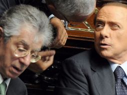 El primer ministro italiano junto con el titular italiano de Reformas, Umberto Bossi. EFE  /