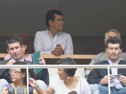 El técnico del Tricolor, José Manuel de la Torre (der.), estuvo presente en la casa de las Chivas. MEXSPORT  /
