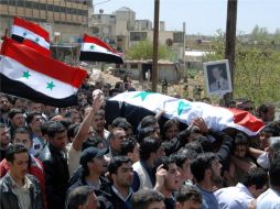 Cortejo fúnebre de personas que han muerto durante las manifestacioneas en Siria. AFP  /