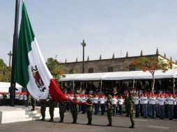 Aspecto del izamiento de Bandera en la Plaza de la Liberación. A. CAMACHO  /