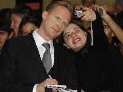 En su visita a México, Paul Bettany fue complaciente con sus fans, posando para cuanta foto le solicitaron.NTX  /