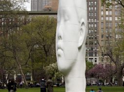 La escultura se podrá contemplar hasta el 14 de agosto de este año en la zona central del jardín. AP  /