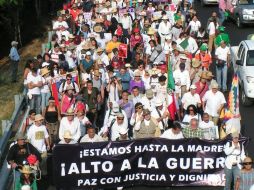 La Marcha por la Paz con Dignidad y Justicia arrancó desde Cuernavaca y se dirige a la capital del país. EFE  /