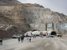 El derrumbe en una pared en una mina de ópalo deja tres hombres atrapados, de los que se han rescatado a dos sin vida. ARCHIVO  /