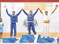 Erick Cruz, en lo más alto del podio, logró un doblete de medalla de oro. E. PACHECO  /