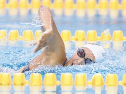 Patricia Castañeda nadó a fondo para imponerse por una brazada. ESPECIAL  /