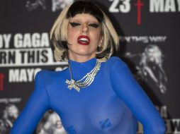 Gaga lucía un vestido azul transparente. No dejó de agradecer a sus seguidores y halagar a México. AFP  /