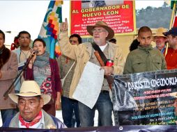Los activistas salen de San Miguel Topilejo, al extremo sur del DF, después de una ceremonia rumbo a Ciudad Universitaria. EL UNIVERSAL  /