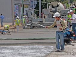 Con el crédito por mil 100 millones de pesos, el municipio de Guadalajara pretende terminar las obras de repavimentación. S. NÚÑEZ  /