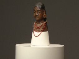 Jeunne Tahitienne, una pequeña talla en madera del artista francés Paul Gauguin. EFE  /