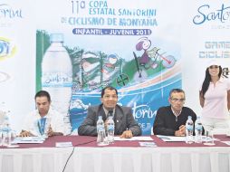 El director de la Copa, Marcos Esquivel (centro der.), fue el encargado de dar los detalles del torneo. S. NÚÑEZ  /