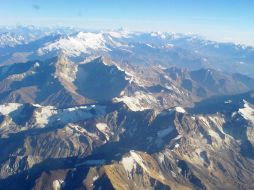 Una sección poco profunda al este de la zona está encajada entre placas tectónicas en movimiento. ESPECIAL  /
