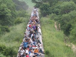 Migrantes se trasladan por el sur de México. ARCHIVO  /