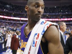El jugador de los Lakers, Kobe Bryant, tras la fatal derrota ante los Mavericks. AP  /